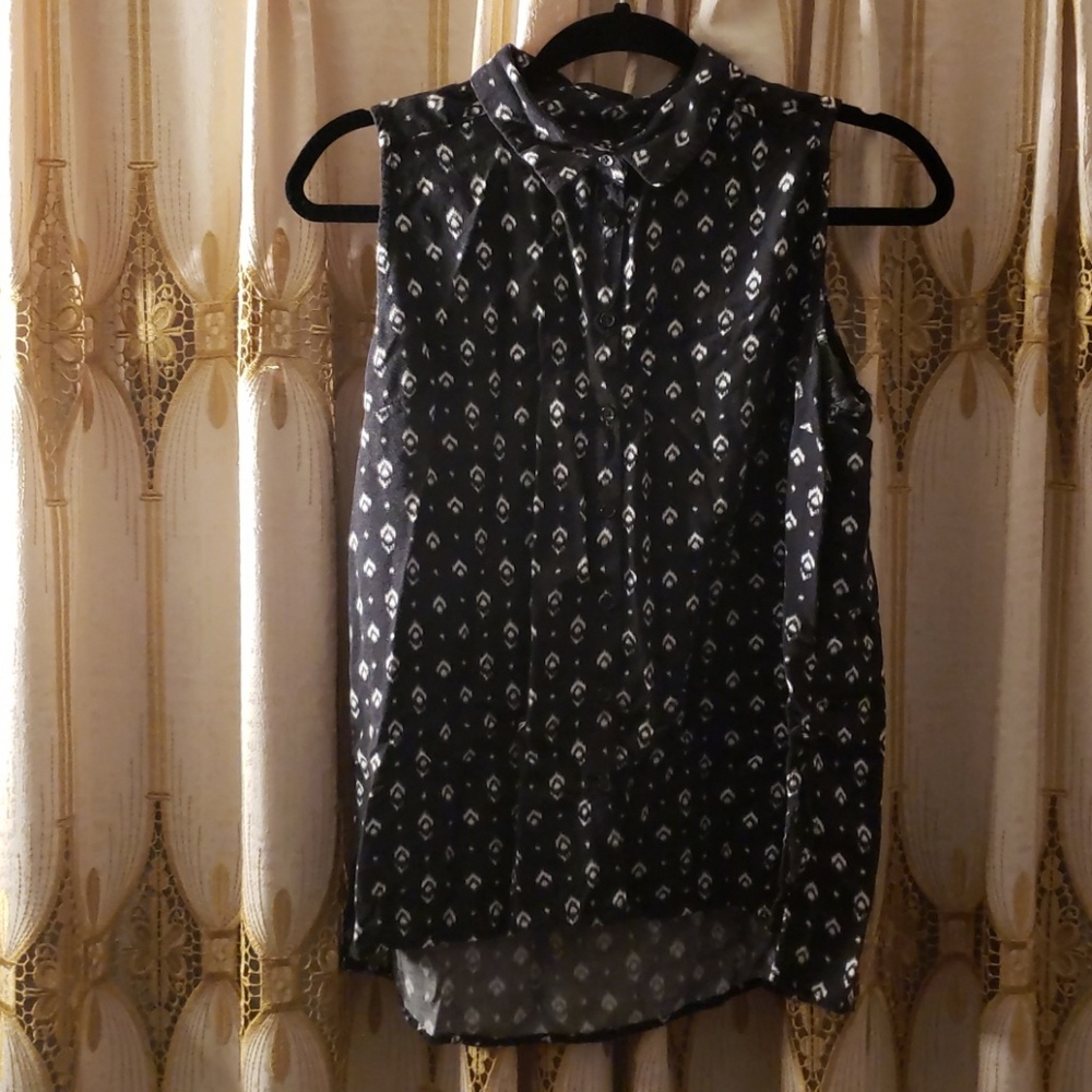 Button down sleeveless shirt with collar